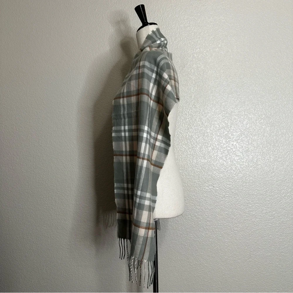 NWOT 100% Cashmere Germany Gray Plaid Scarf
